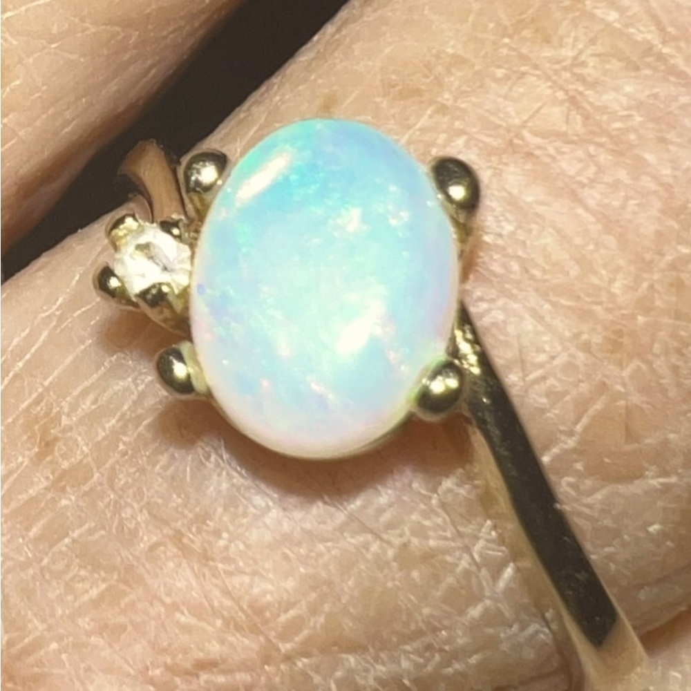 Gorgeous Opal & Diamond Gold Ring Size 7